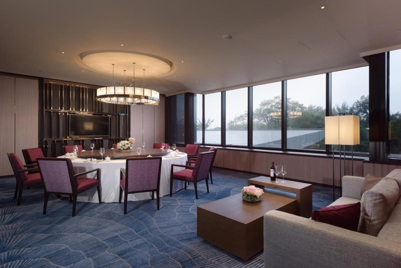 Crowne Plaza Tainan By Ihg Hotel Eksteriør billede The Club at The Landmark, Hong Kong