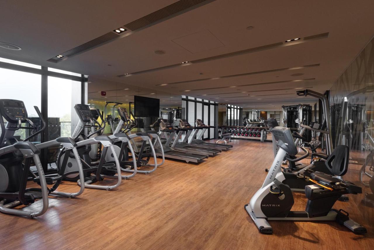 Crowne Plaza Tainan By Ihg Hotel Eksteriør billede The gym at the hotel