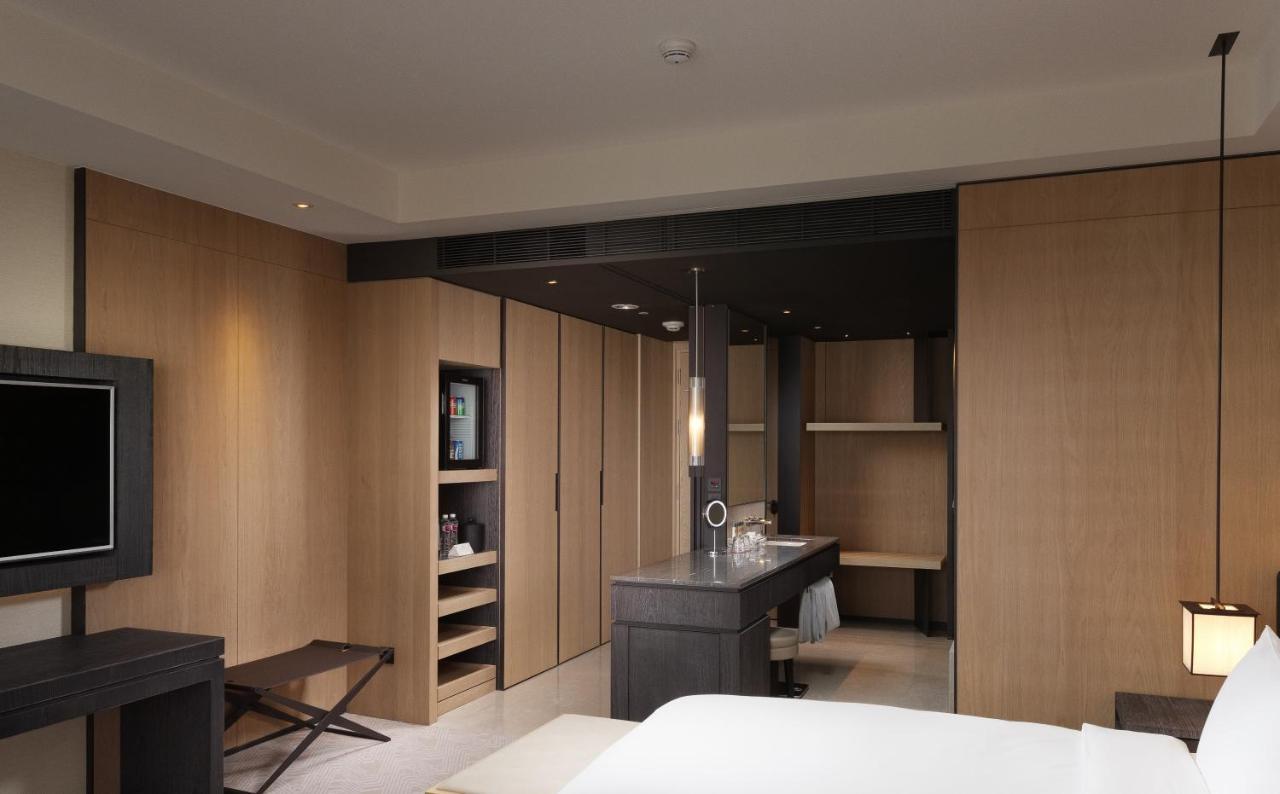 Crowne Plaza Tainan By Ihg Hotel Eksteriør billede A room at the hotel