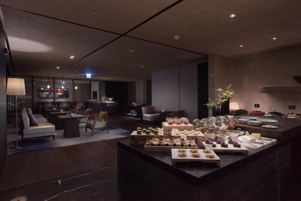 Crowne Plaza Tainan By Ihg Hotel Eksteriør billede The lounge at the airport
