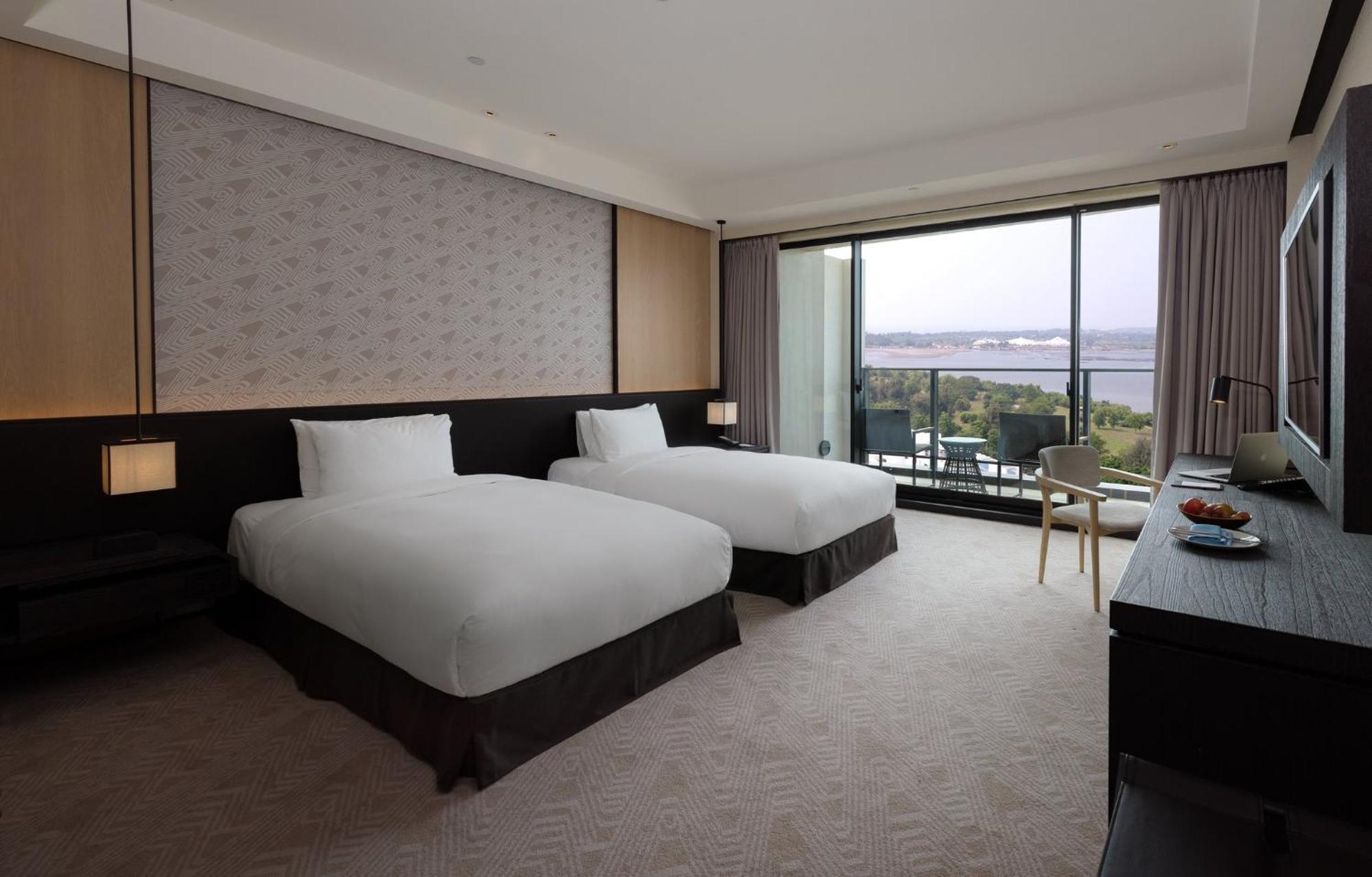 Crowne Plaza Tainan By Ihg Hotel Eksteriør billede Deluxe Room