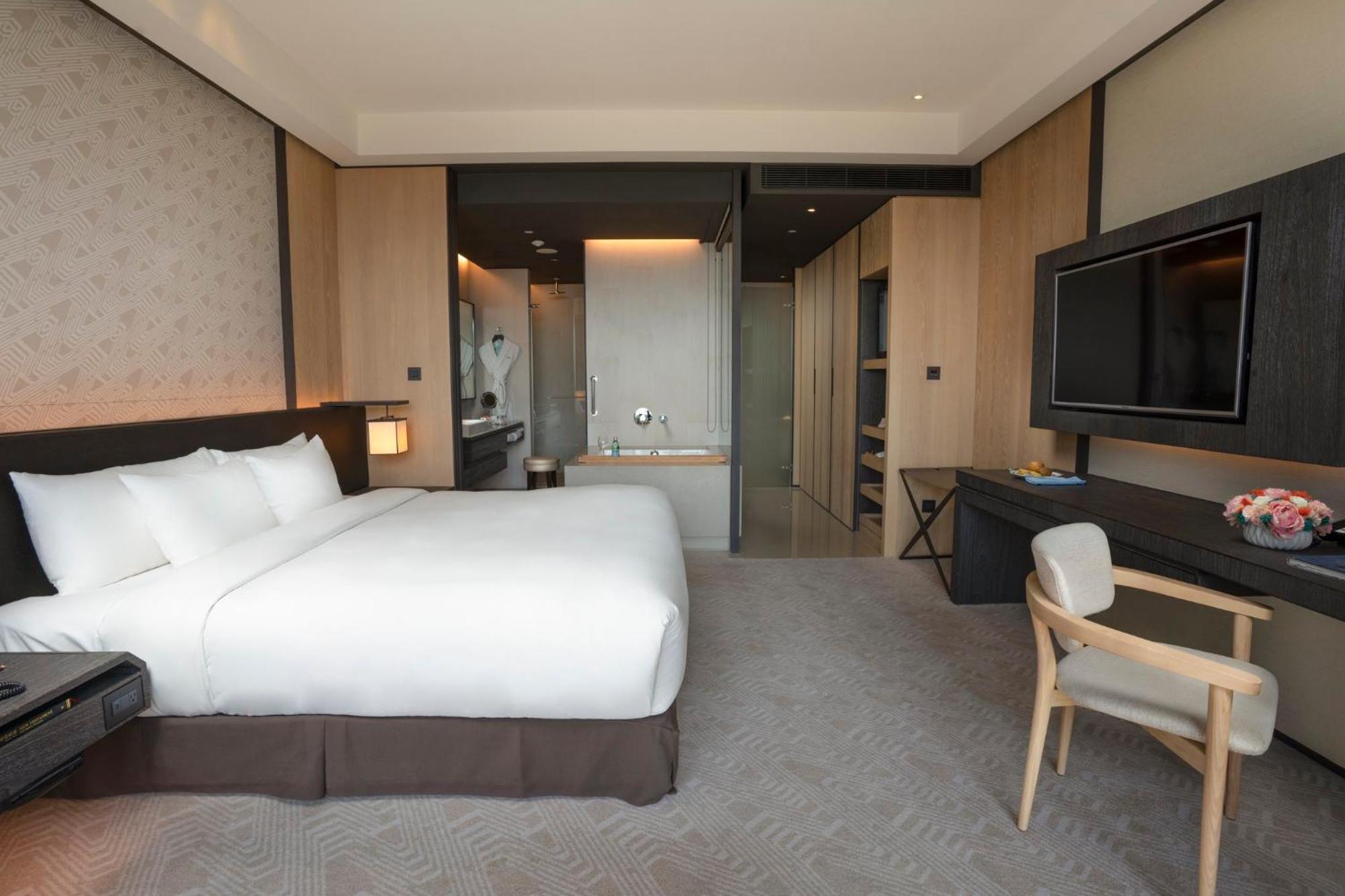 Crowne Plaza Tainan By Ihg Hotel Eksteriør billede Deluxe Room