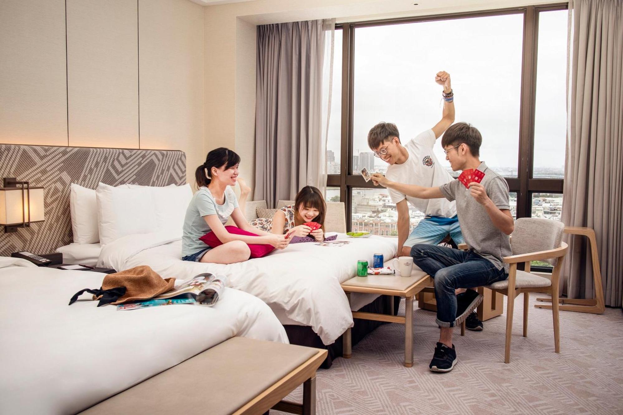 Crowne Plaza Tainan By Ihg Hotel Eksteriør billede Family room