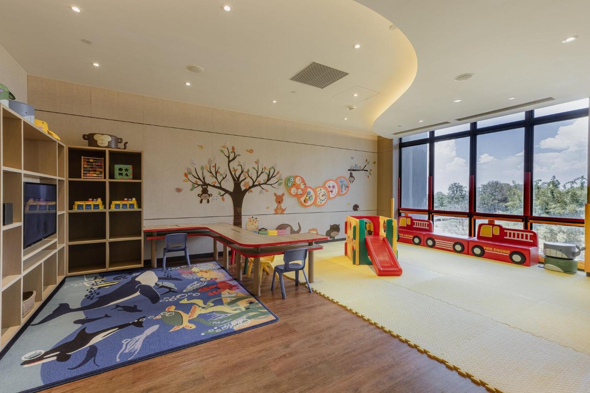 Crowne Plaza Tainan By Ihg Hotel Eksteriør billede Children's Hospital