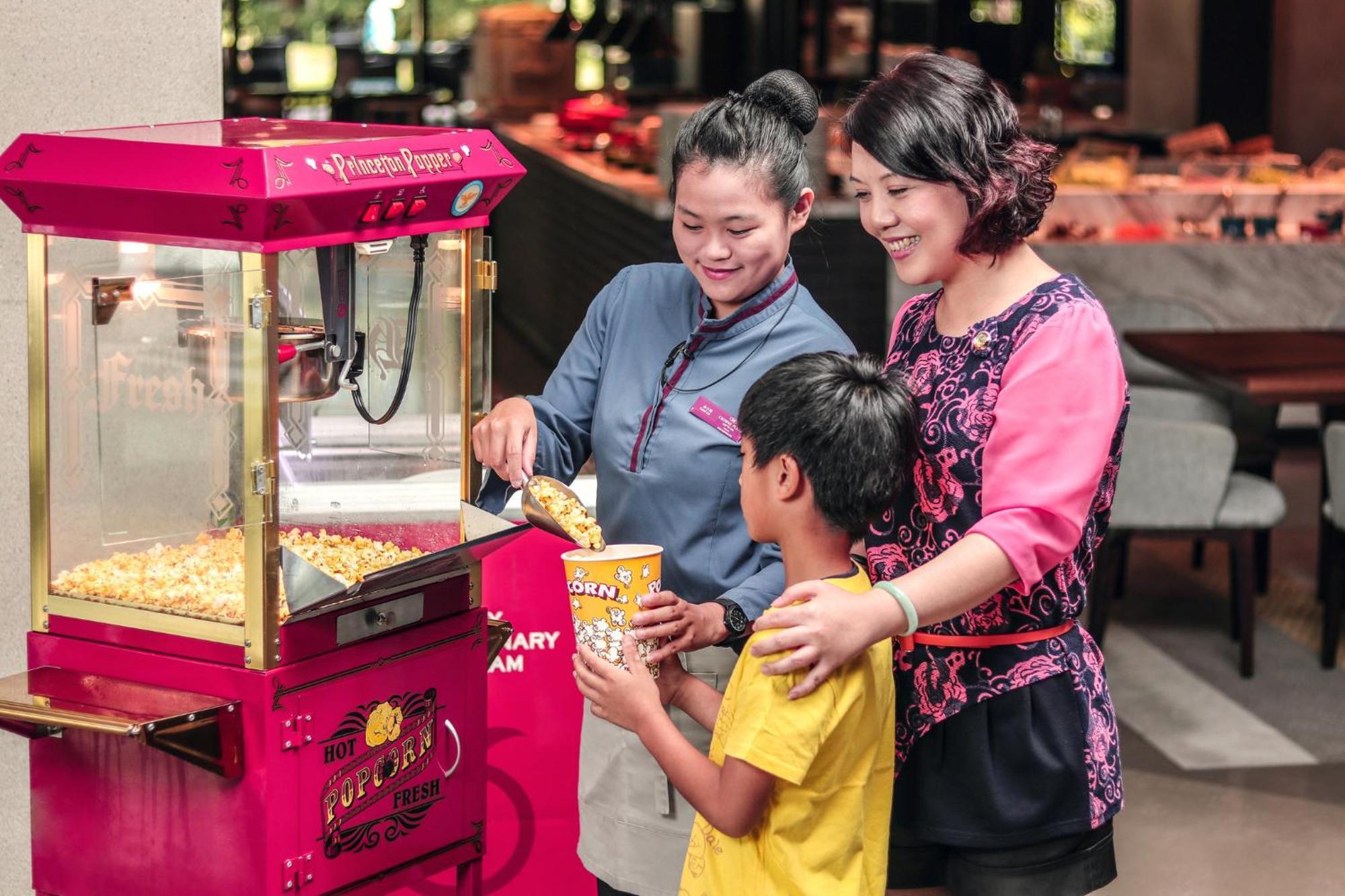 Crowne Plaza Tainan By Ihg Hotel Eksteriør billede A popcorn machine